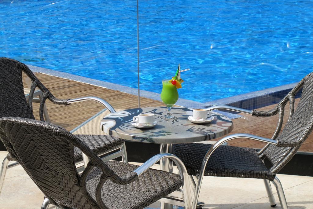 Hotel Fleur D'Epee Ле Госие Екстериор снимка