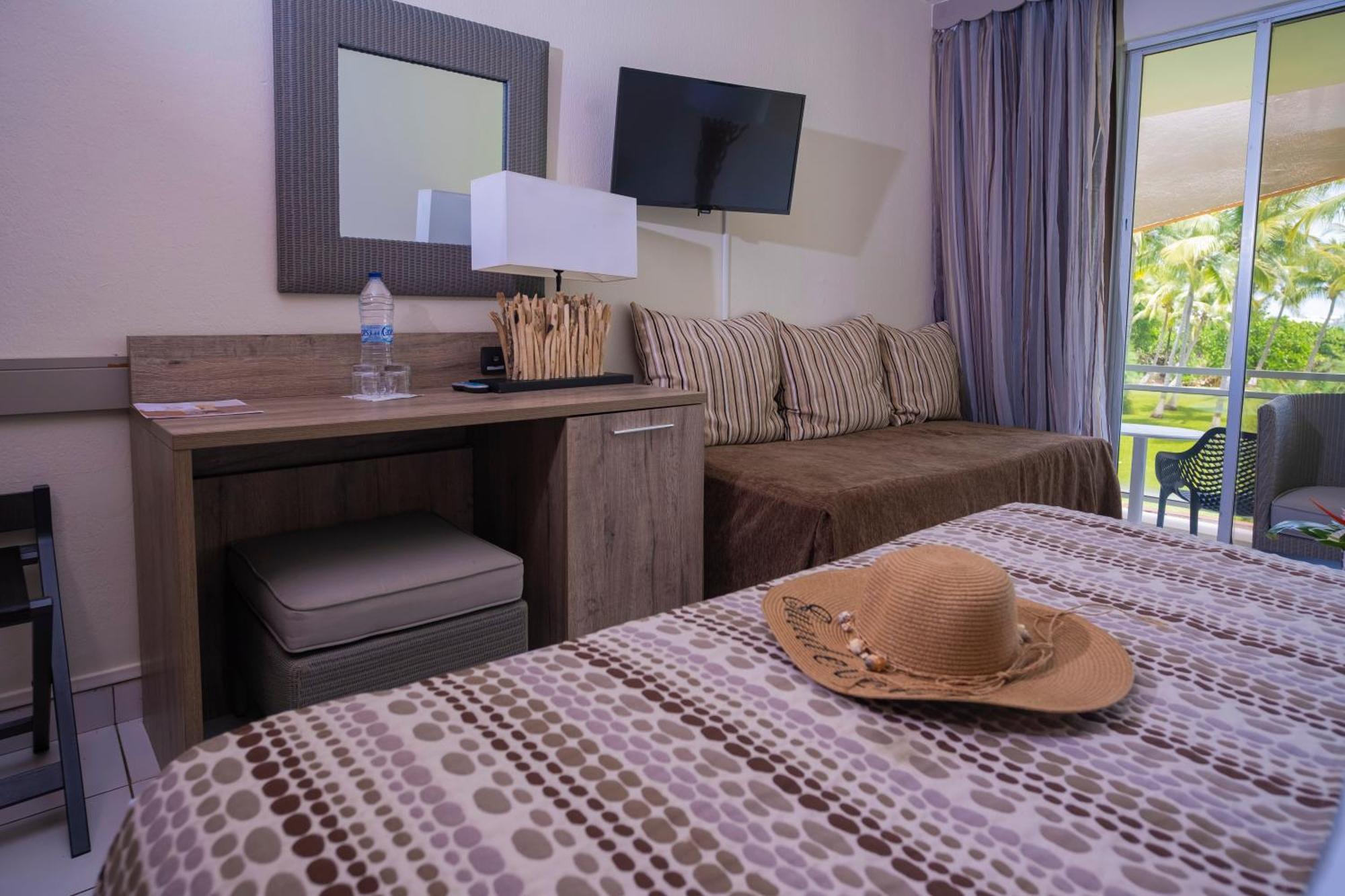 Hotel Fleur D'Epee Ле Госие Екстериор снимка