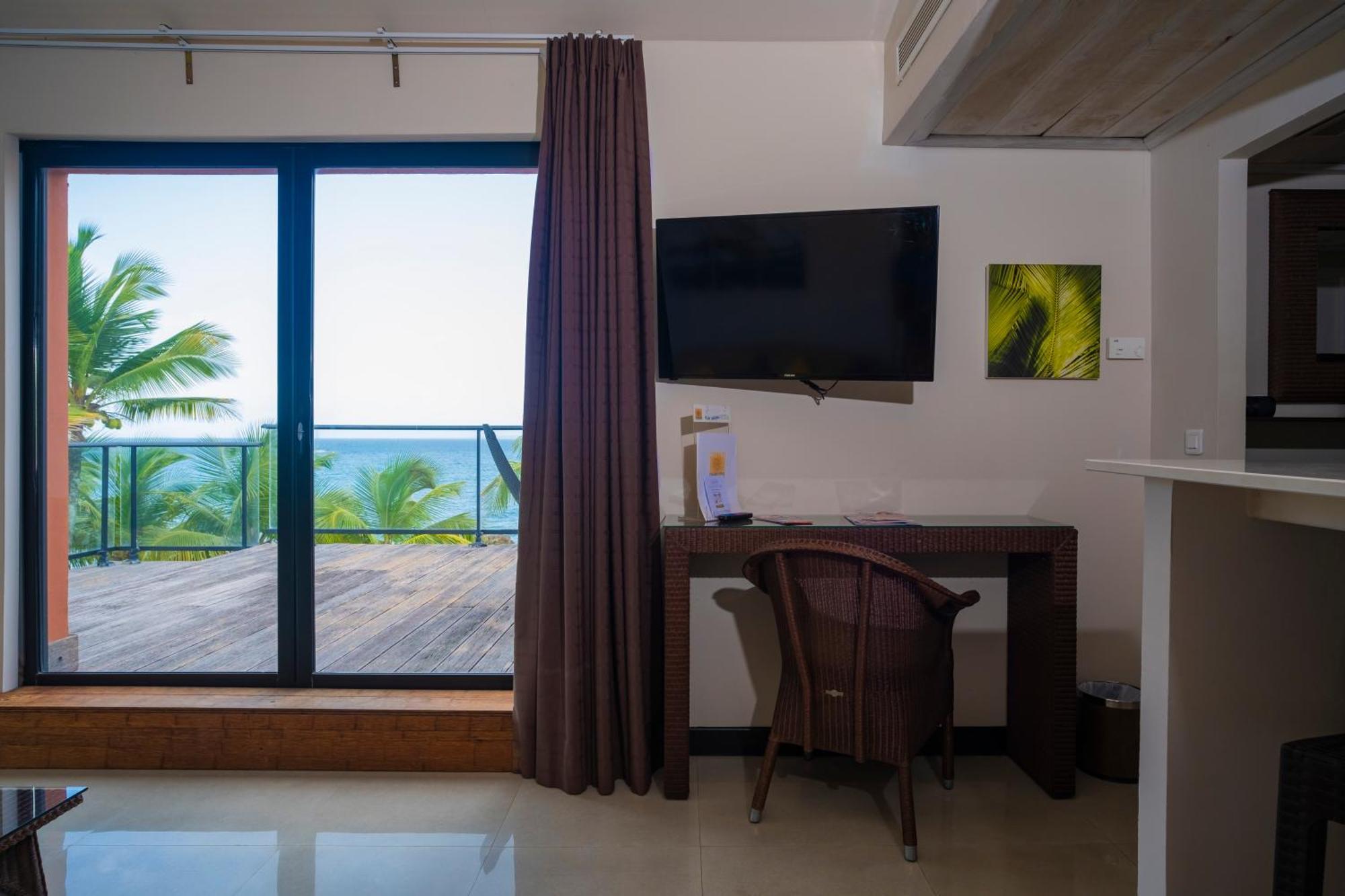 Hotel Fleur D'Epee Ле Госие Екстериор снимка